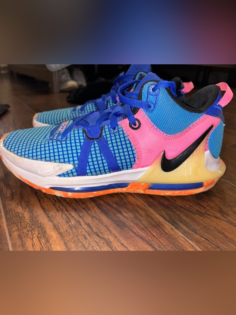 Nike Labron James Witness 7